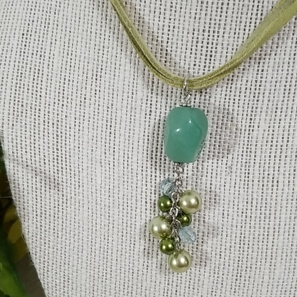 ๐3/$25! Green stone pendant choker necklace - Picture 2 of 4
